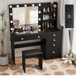 Brand New In Box Modern Xl Vanity With Charger Station And Stool!!!