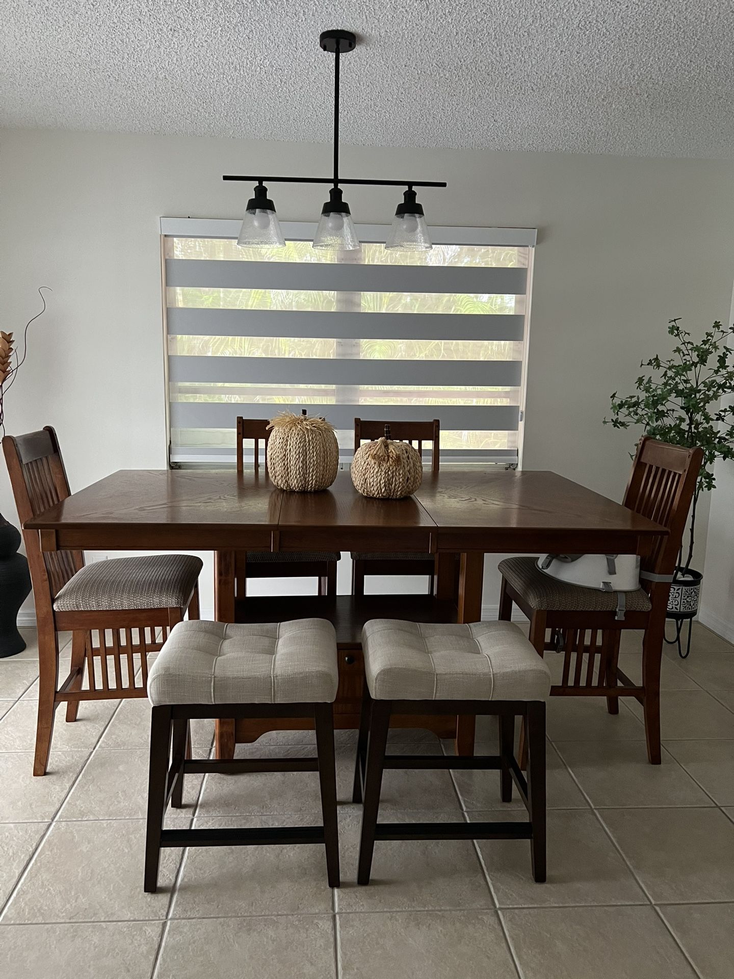 Dinning room (table, chairs, and stools)