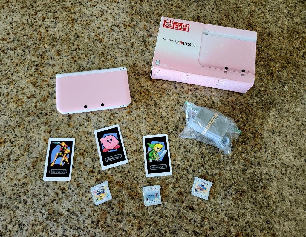 Like NEW Pink Nintendo 3DS XL in BOX.