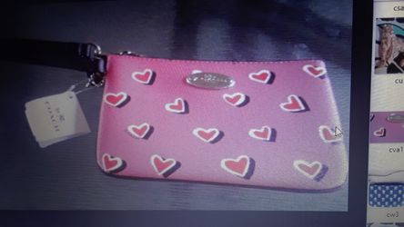 New with tag Coach heart pink wristlet