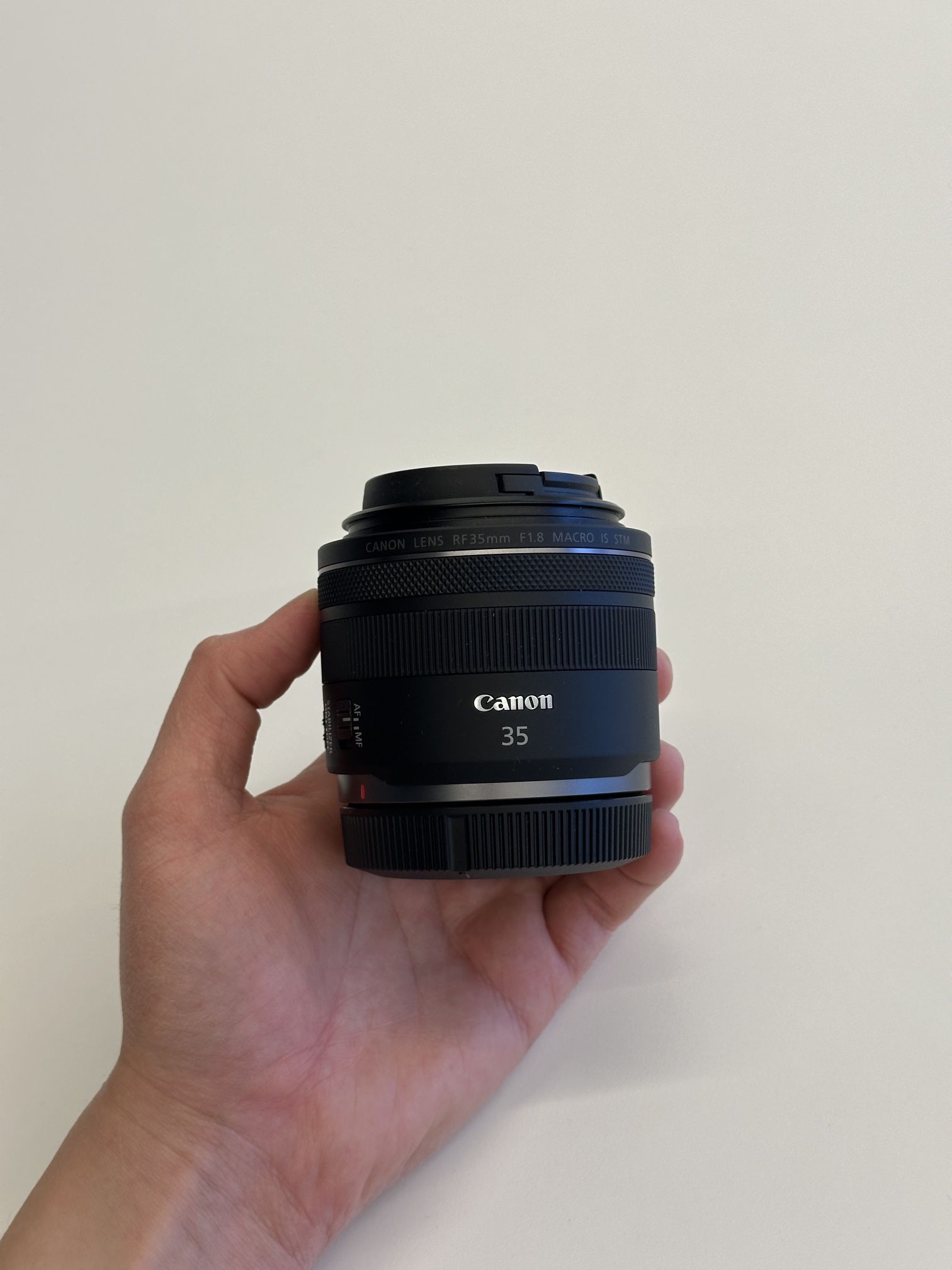 Canon RF 35mm f/1.8 IS Macro STM Lens