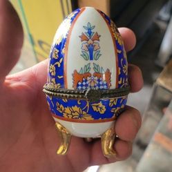 Hinged Footed Egg Trinket Box