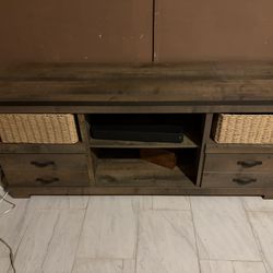 Tv stand 