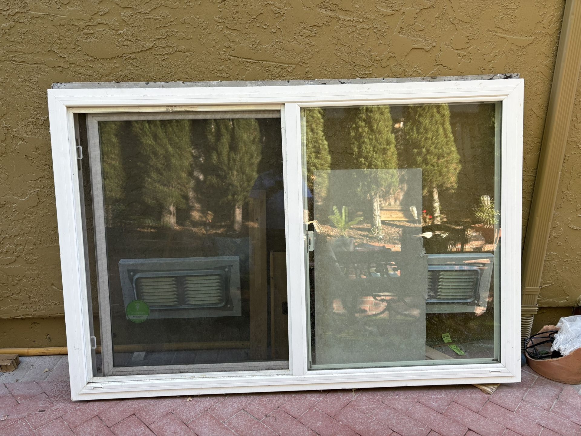 Vinyl Double Pane Window 