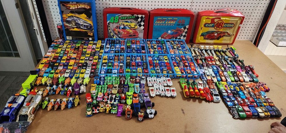 Large Hotwheel Collection Over 1400 Cars.