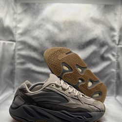 Adidas Yeezy boost 700 v2 tephra