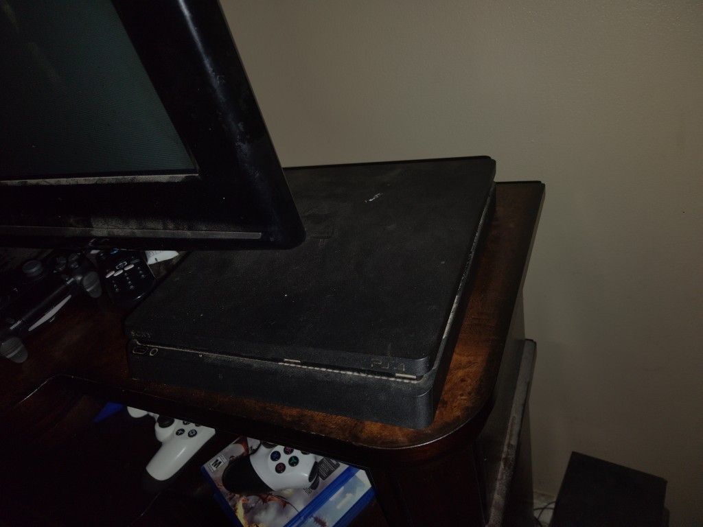 PS4 slim 