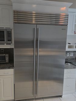48” SUB-ZERO Built-In Refrigerator & Freezer – Stainless Steel