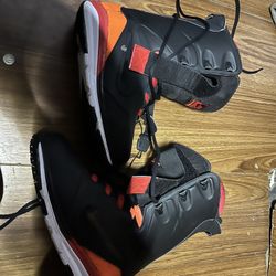 Nike Boots 7.5 Men’s 