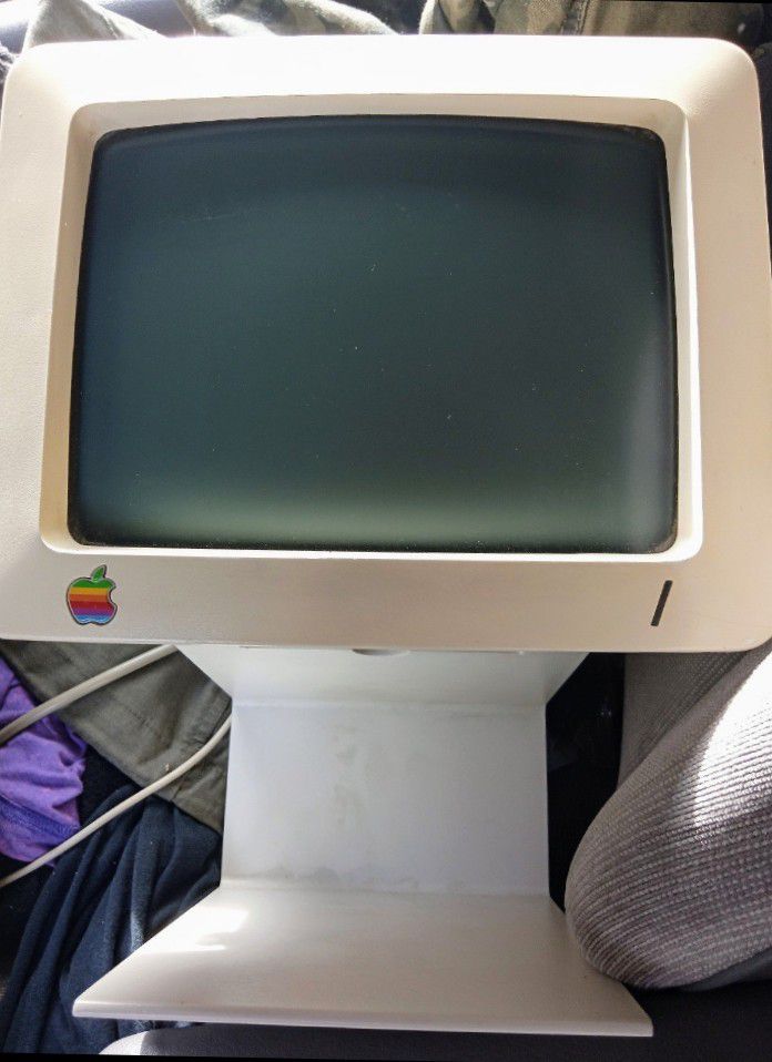 Apple vintage computer monitor IIC 1984 w/ cords