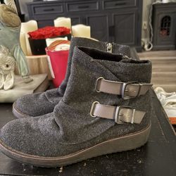 Blowfish Malibu Cocoa Wedge grey Booties size 9