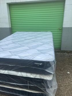 Queen Size Mattress Serta 