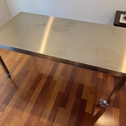 DWR Quovis Desk