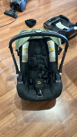 Doona stroller and carseat all in one.