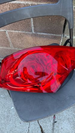 Infiniti g37 right side tail light sedan