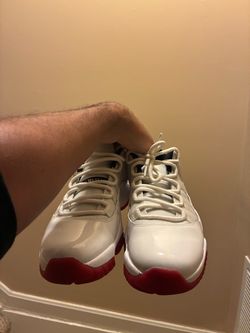 Size 10 low top 11s 80$