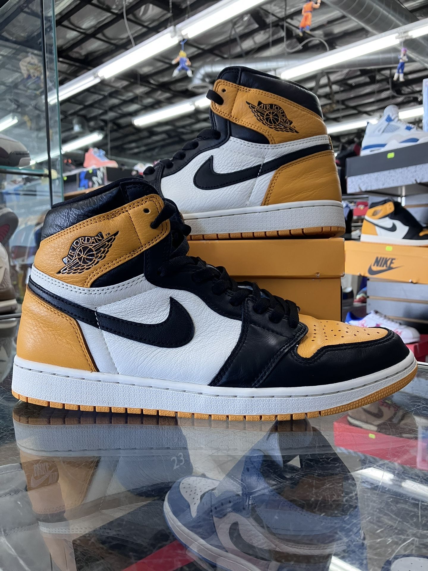 Air Jordan 1 Retro High Taxi