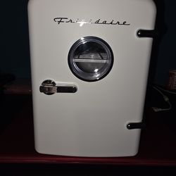 Frigidaire Mini Personal Cooler