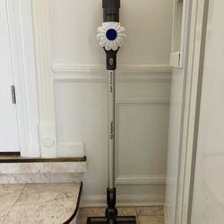 Dyson V6 Cordless Vacuum, Works Great! TODAY ONLY DEAL