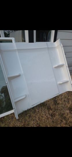 Sterling tub 3 piece walls, tube not included
