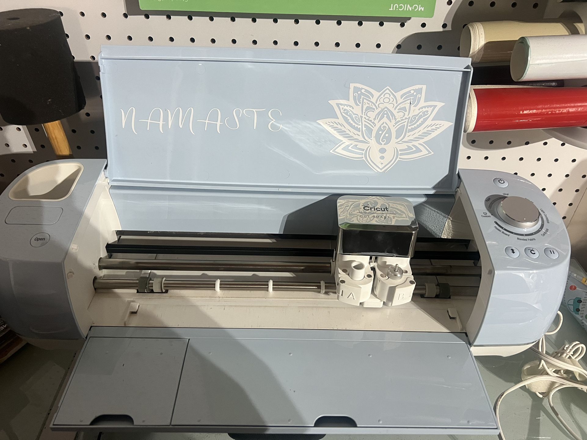 Cricut Explorer Air2/ Look At Description Collectibles & Art
