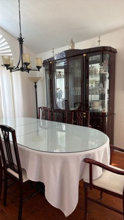 Elegant Formal Dinning 8 Chairs Sitting Table And Beautiful Hutch