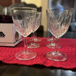Set of 6 Clear Cut Glasses🥂