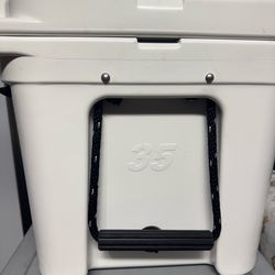 35 can Yeti Cooler