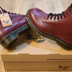 DR Martens Boots Size 7 For Women 