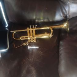 Bundy Trumpet  excellent shape made by Vincent bach co