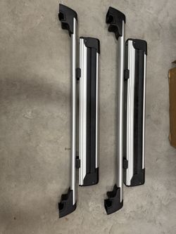 Mercedes-Benz Roof Rails With Thule Ski/Snowboard Rack