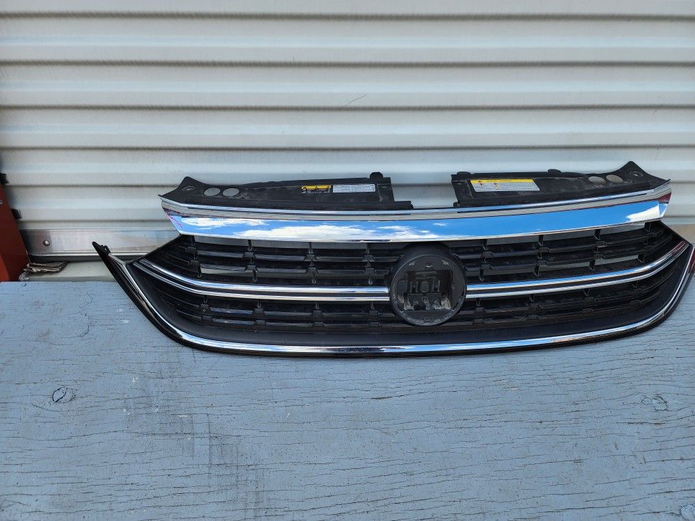 Vendo parrilla original de 2022 a 2024 volkswagen jetta se OEM Se Sel GLI Rline
