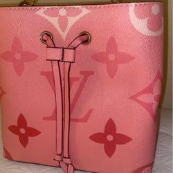 Louis Vuitton Bag for Sale in Macon, GA - OfferUp