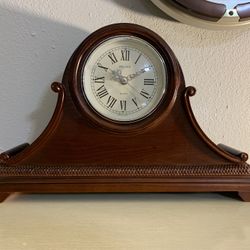 Vintage Wallace Silversmith Cherry Wood Grain Quartz Mantel Clock