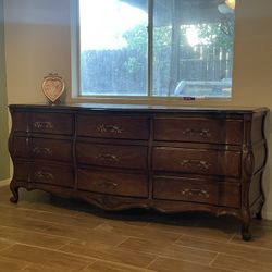 French Provincial 9drawer Dresser