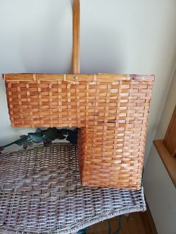 Vintage stair step basket with handle.
