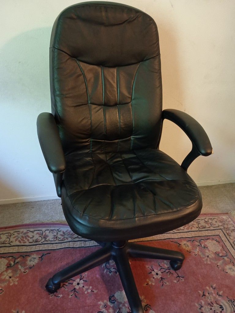 Black Office Chair.