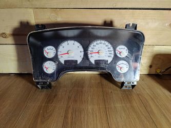2004 Dodge RAM 1500 cluster