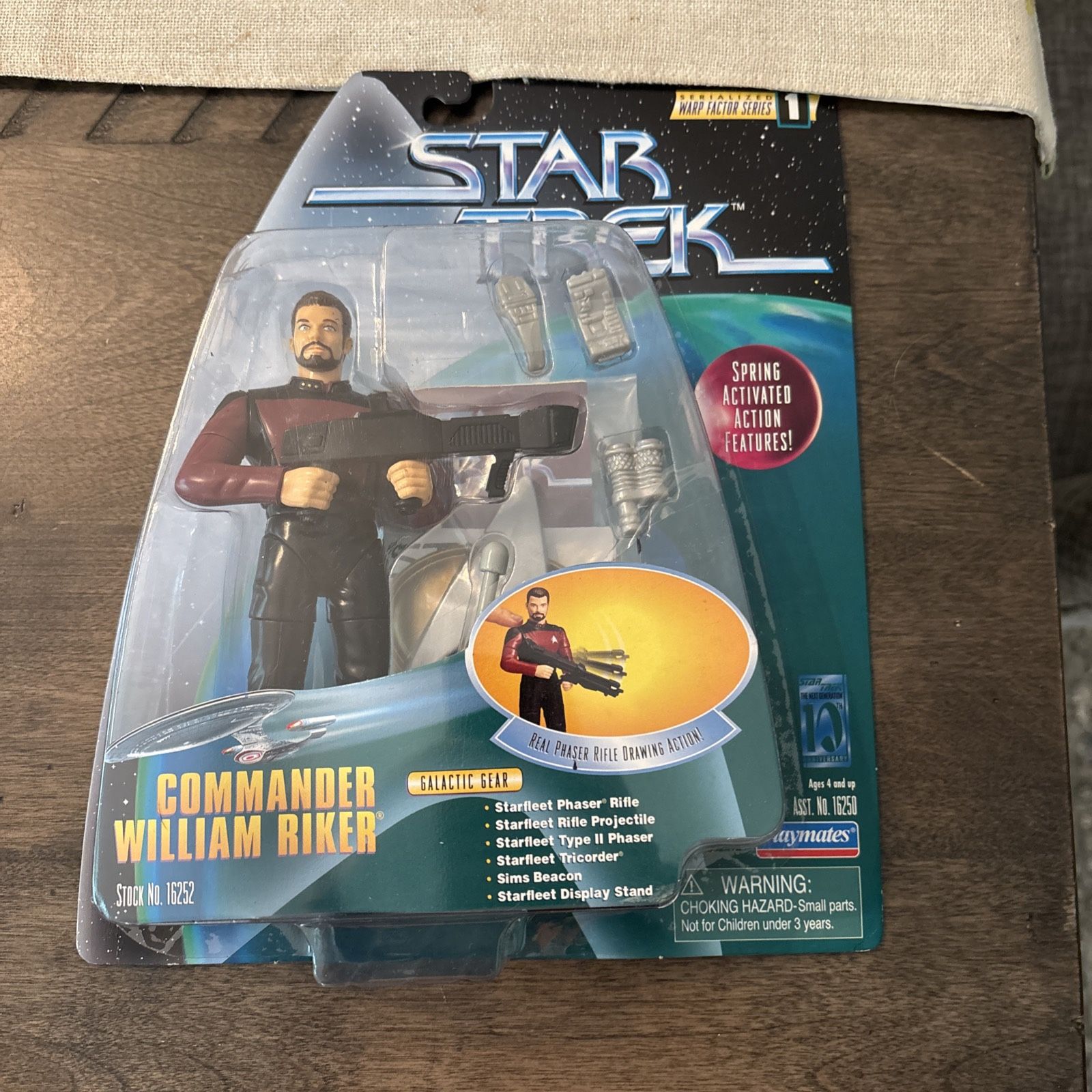 Star Trek Captain Riker Figure