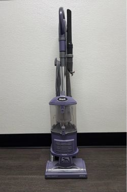 Shark Navigator Lift-Away Upright Vacuum Used like New in Pristine Condition