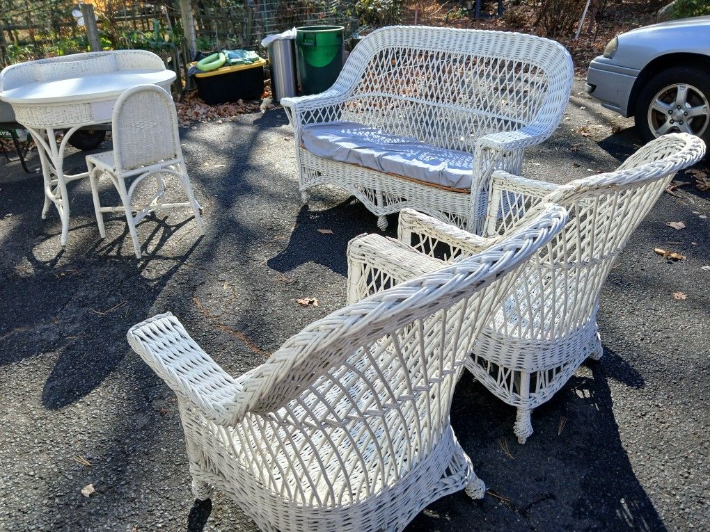 Antique Wicker Furniture