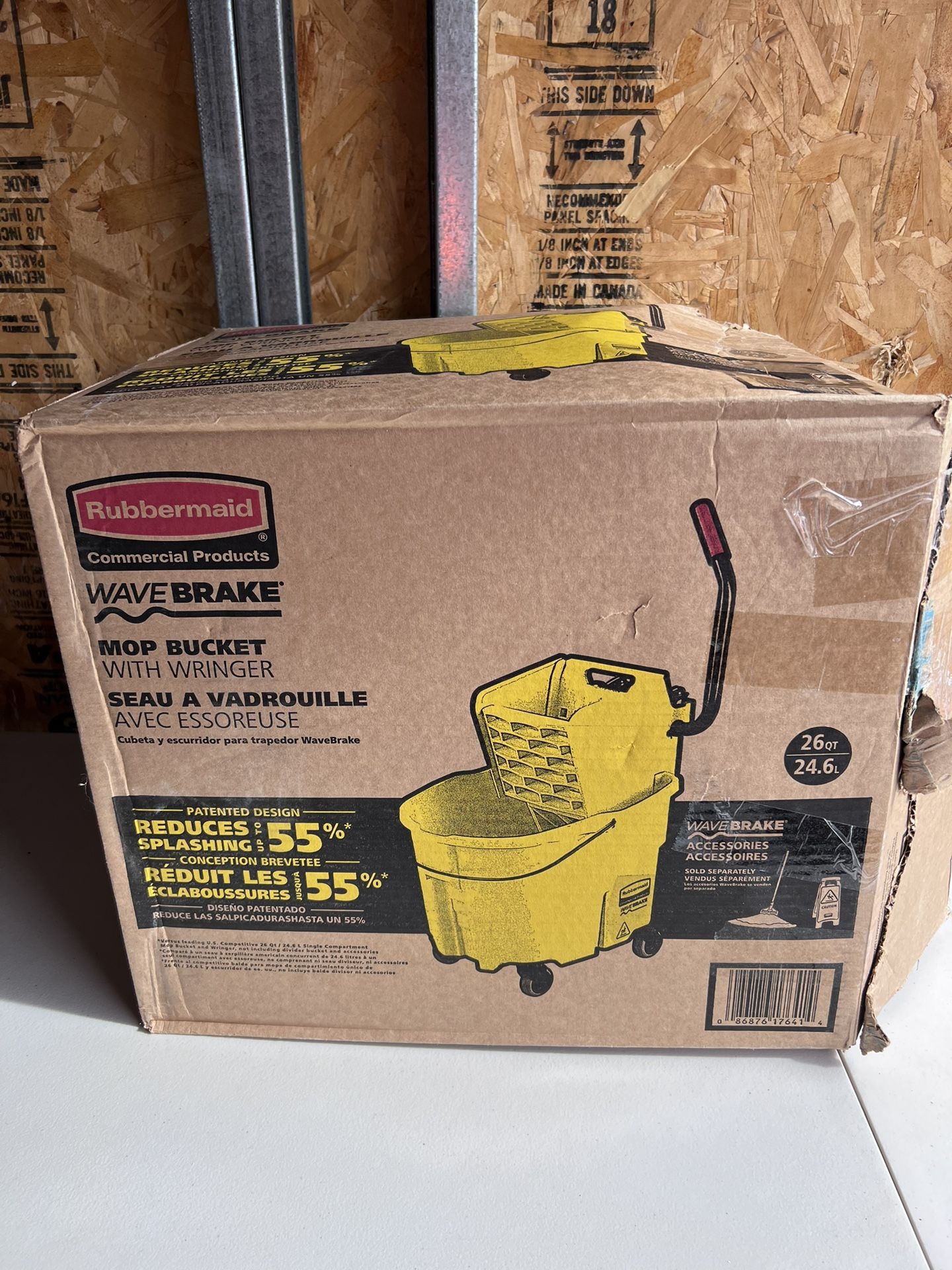 Rubbermaid WaveBrake 26 Qt. Side-Press Mop Bucket  