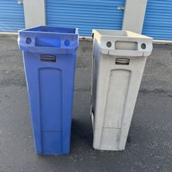 2 Rubbermaid Recycling Bins / Trash Cans