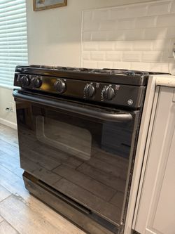 GE Gas Oven / Stove / Range (30in)