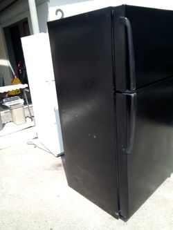 AMANA REFRIGERATOR