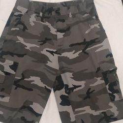 Men's Camo Shorts! 4 Pockets,Plus 2 Side pockets For Wallet Keys Etc