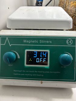 Digital hot plate magnetic stirrer