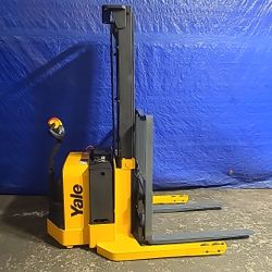 2012 Yale Electric Pallet Stacker MSW040 - 11