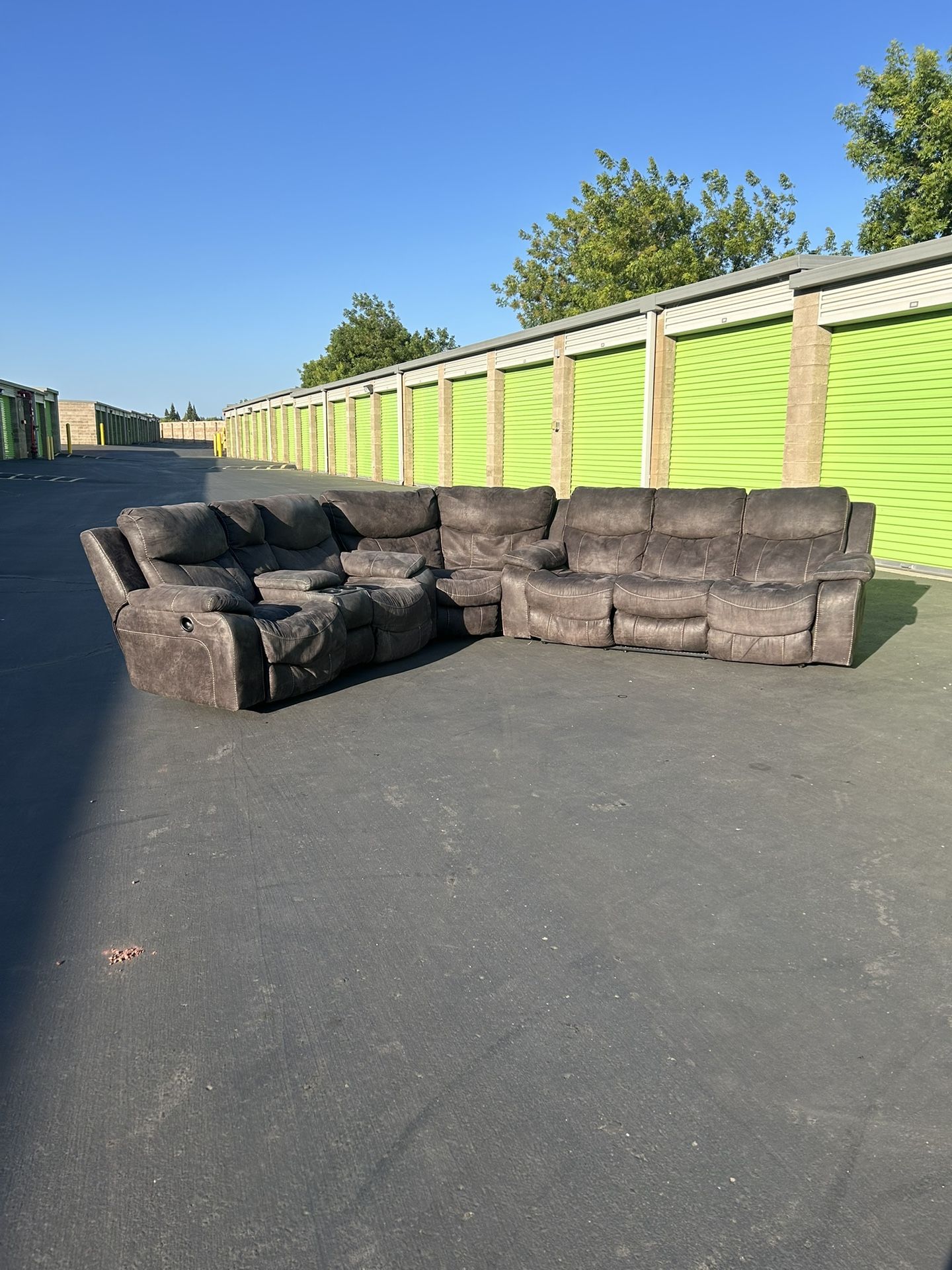 Beautiful Grey Recliner Sectional (Delivery Available)