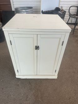 SUPER BEQUTIFUL HEAVY DUTY CABINET WITH SHELFS